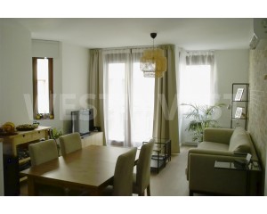 В  6-ом районе  Будапешта продается элегантная двухспальная квартира