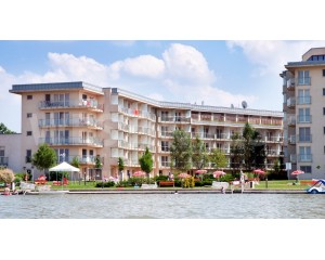 В Венгрии на берегу озера предлагается на продажу современная гостиница ****