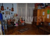 В 13 районе Будапешта, в его части под названием Липотварош доме предлагается на продажу просторная  квартира