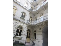 В центре Будапешта (6-ой район), в классическом доме продается квартира 