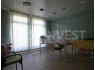 В чудесном городке Хайдусобосло, знаменитом термальном курорте восточной Венгрии, в бойком месте, но на тихой улочке, предлагается на продажу функционирующий с 1999 года и имеющий постоянную клиентуру, дом отдыха.