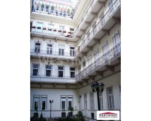 Продается просторная квартира  с ремонтом,  расположенная в красивом доме,на ул. Ётвёш, рядом с пр. Андраши
