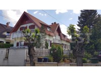 В зеленом Будайском (3-ем) районе продается уютный семейный дом