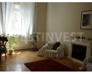 В 8 районе Будапешта,  , в хорошем, аккуратном доме старинной постройки предлагается на продажу квартира 