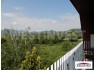 В зелёном районе Сентендре, в округе среди многочисленных семейных домов, предлагается на продажу трёхэтажный семейный дом с чудесной панорамой на окрестности.