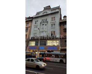 В сердце Будапешта, в отремонтированном доме продается полностью оборудованная современная квартира
